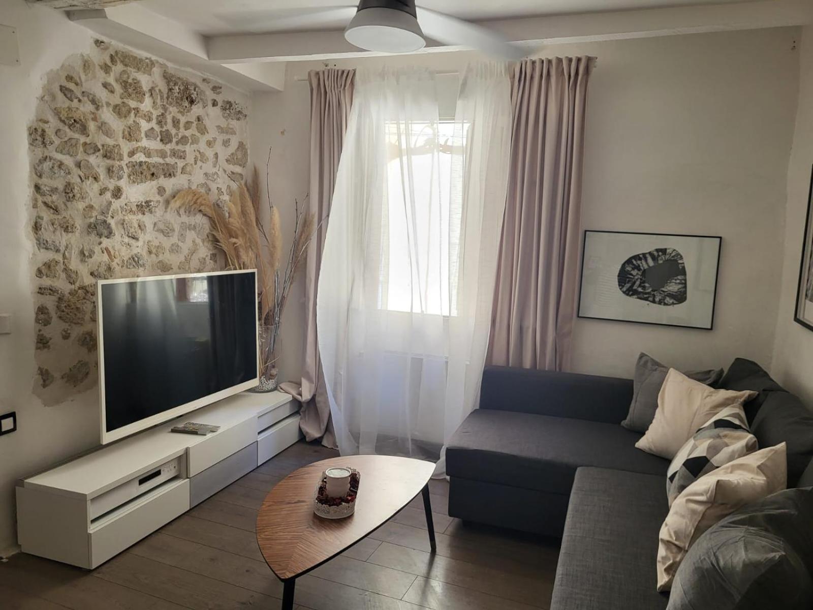 Spacious Town House With Balcony Montagnac  Exteriér fotografie